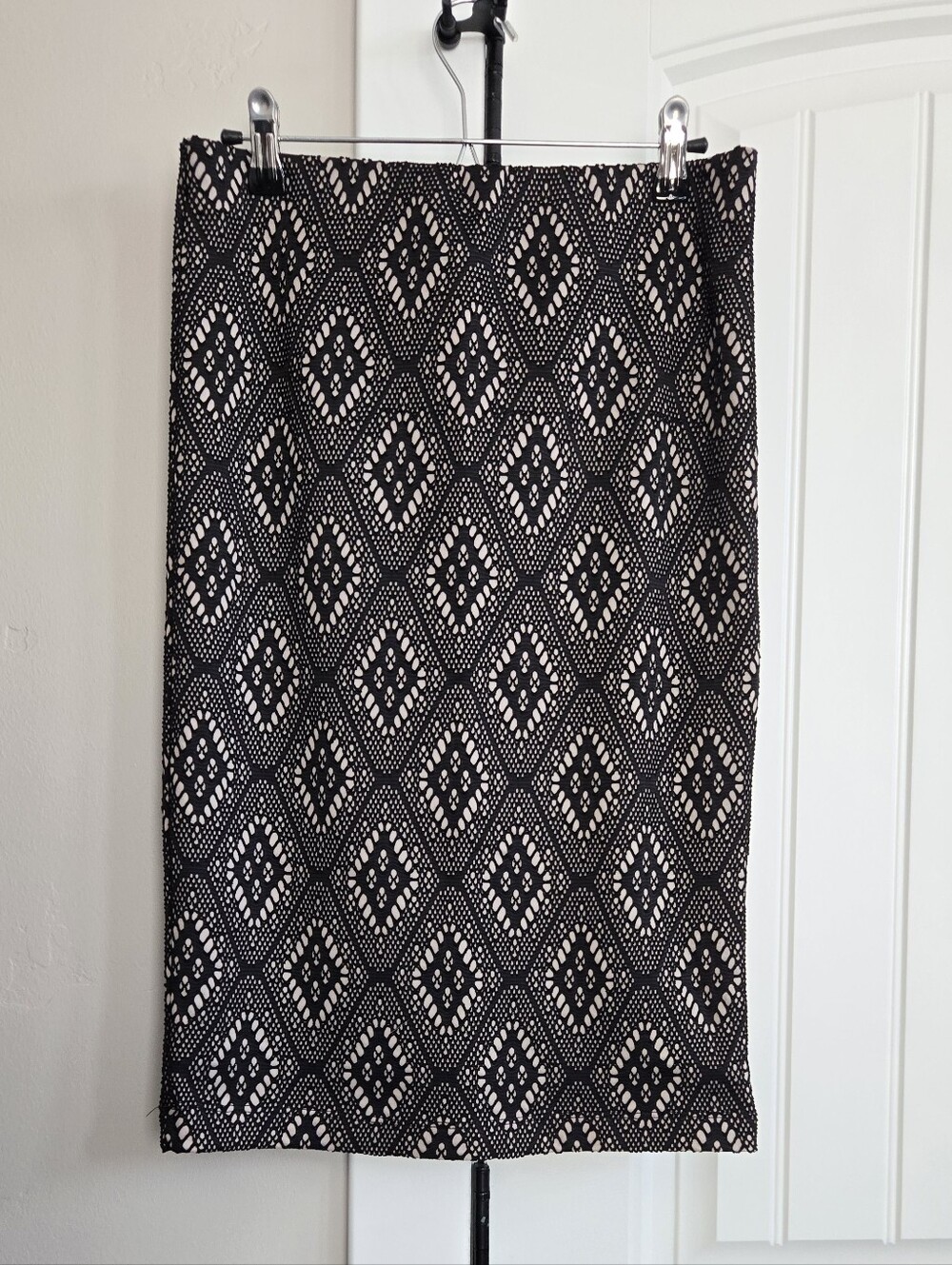 Renee C. Black and White Diamond-Pattern Pencil Skirt